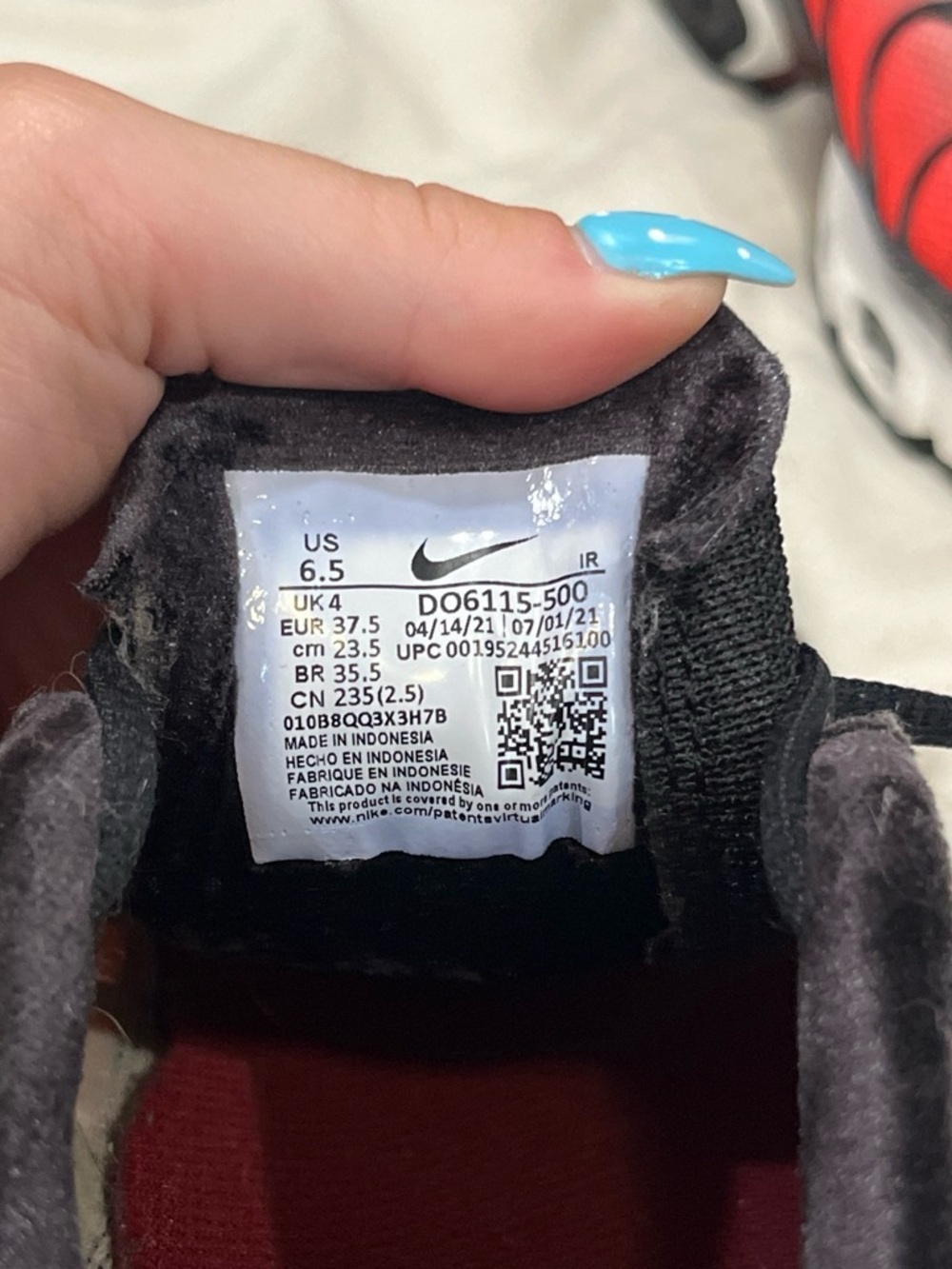 Nike Gradient Red to Pink Air Max Plus TN with Black Accents - Picture 6 of 8